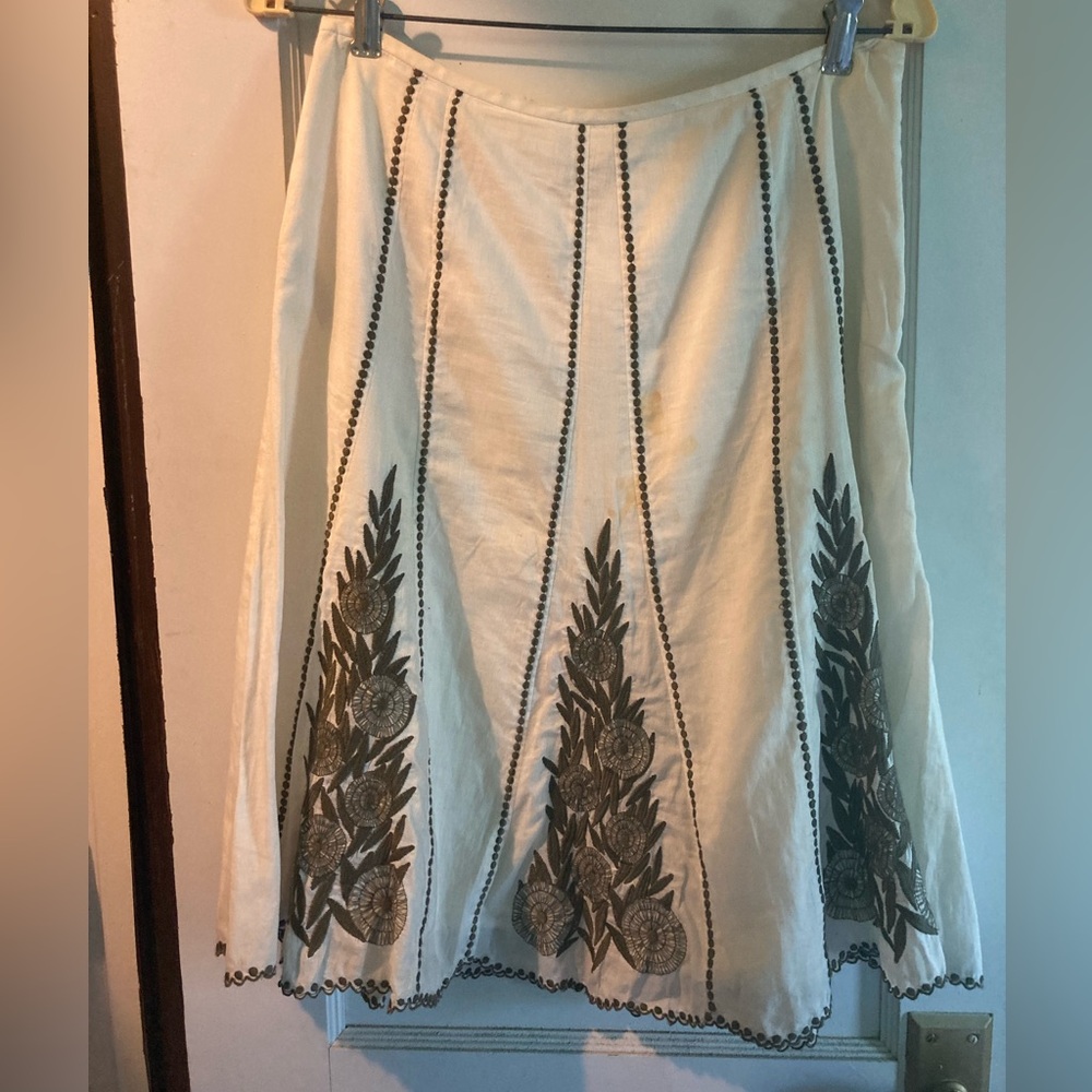 Gorgeous Ann Taylor Skirt with embroidery